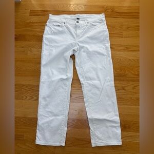Eddie Bauer women’s Boyfriend White Crop Jeans T10